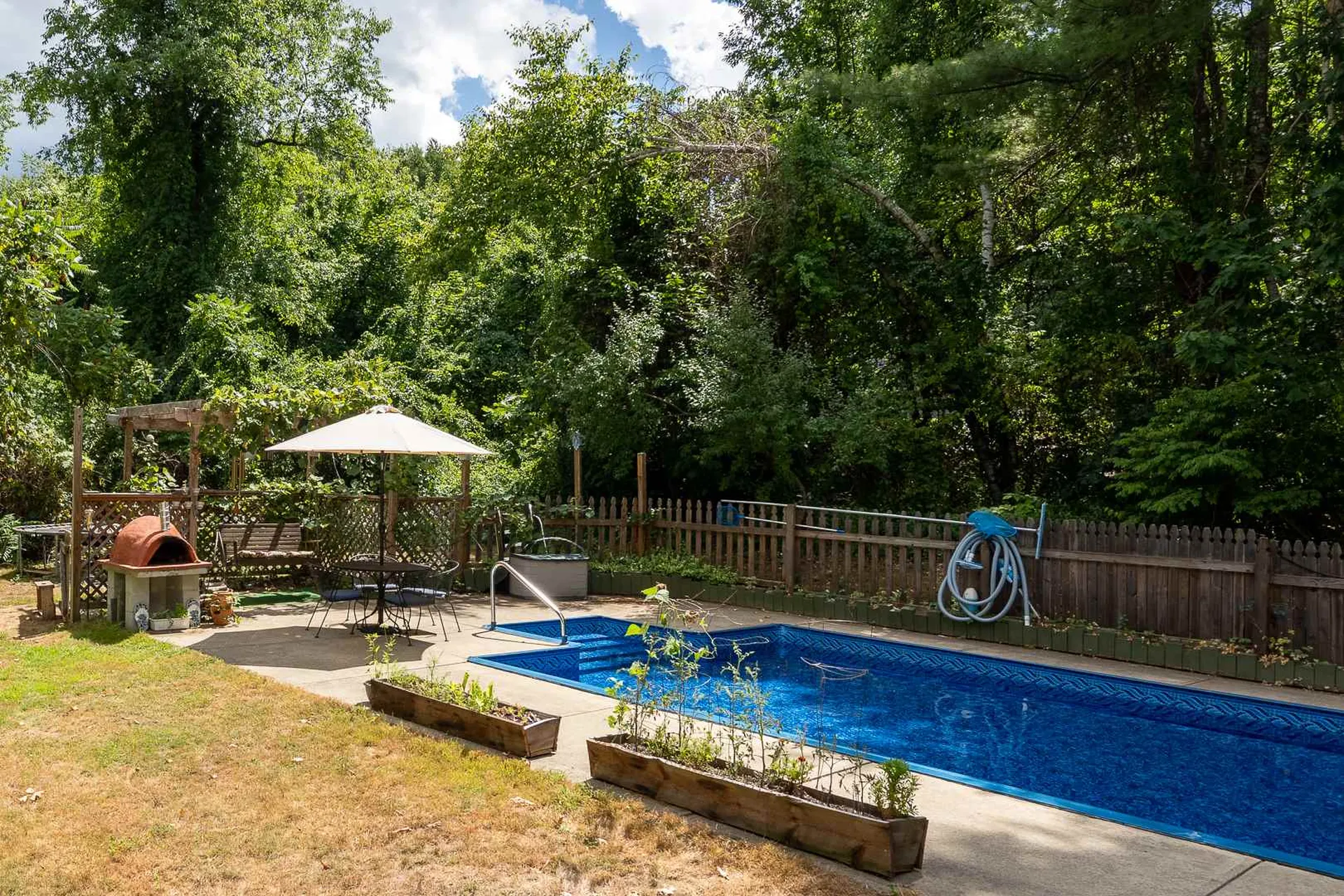 4 Royal Range Road Sandown NH 03873