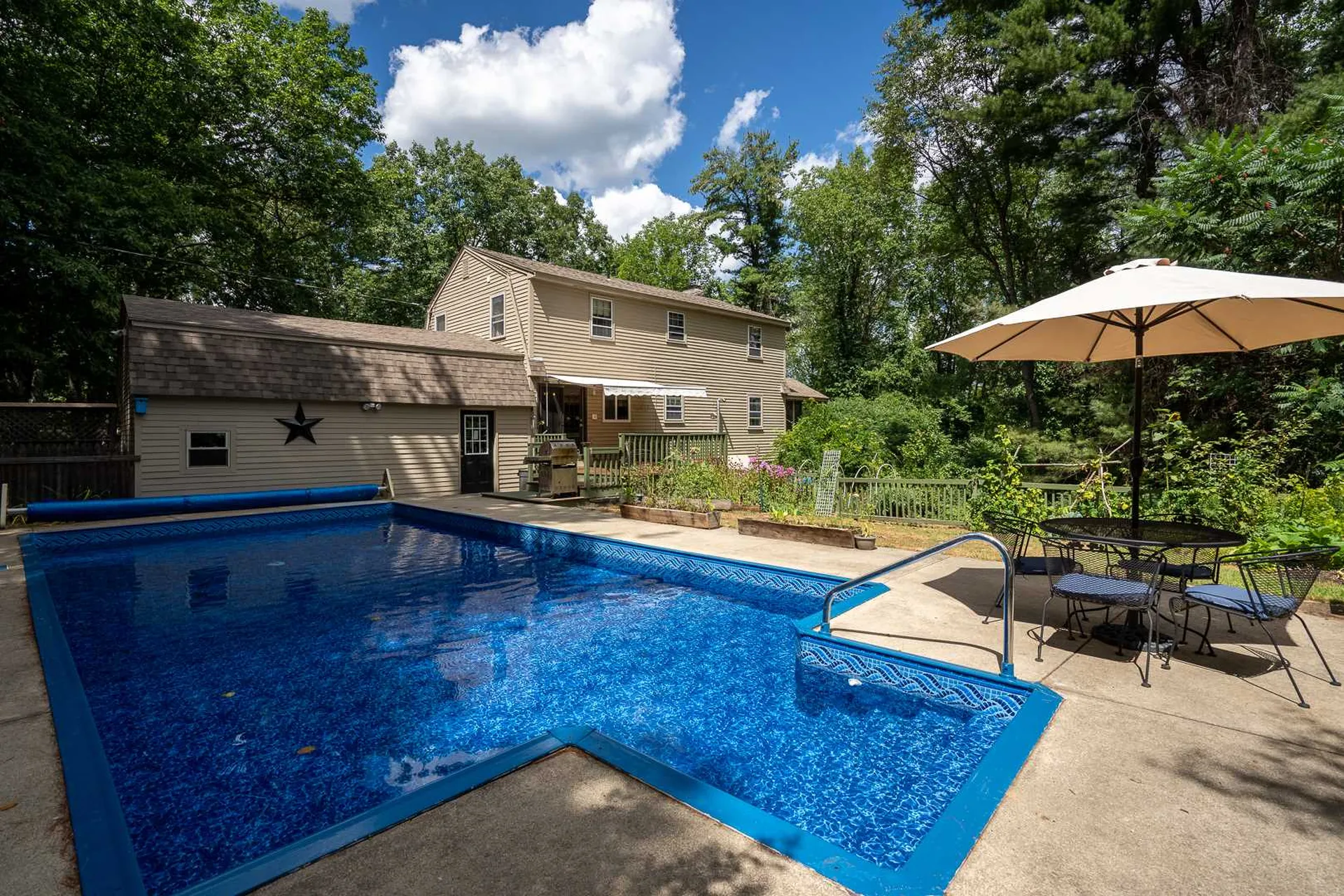 4 Royal Range Road Sandown NH 03873