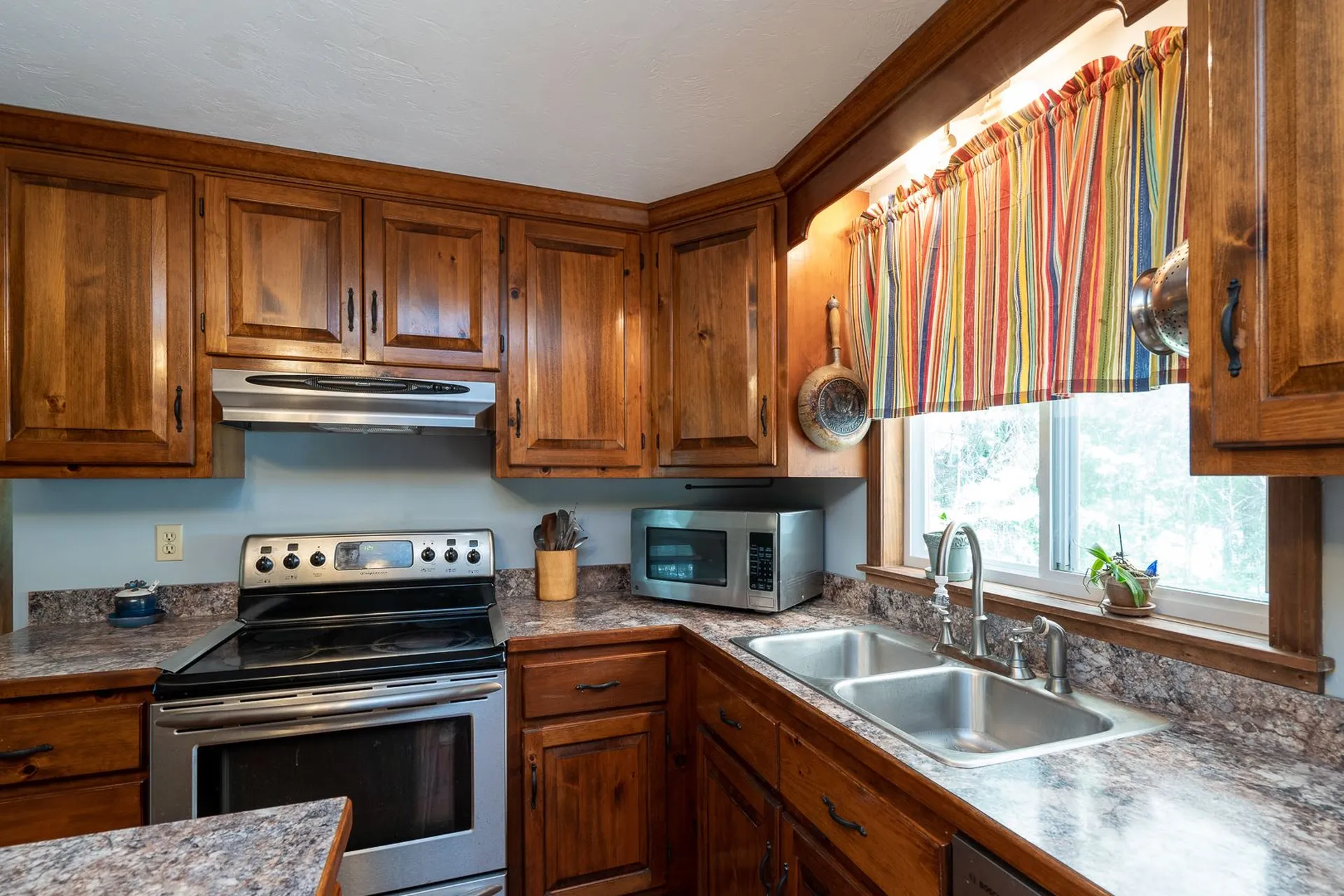 4 Royal Range Road Sandown NH 03873