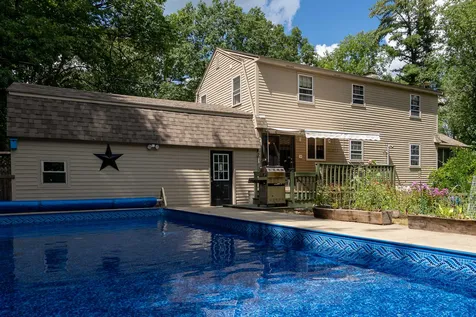 4 Royal Range Road Sandown NH 03873
