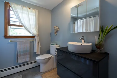 4 Royal Range Road Sandown NH 03873