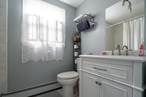 4 Royal Range Road Sandown NH 03873