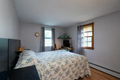 4 Royal Range Road Sandown NH 03873
