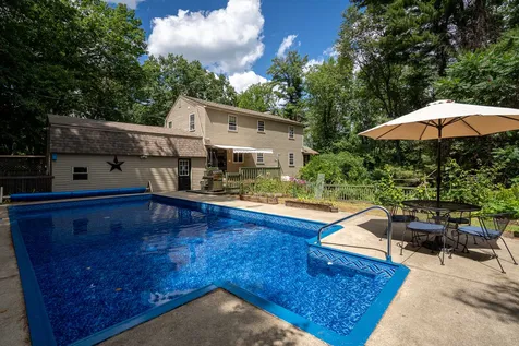 4 Royal Range Road Sandown NH 03873