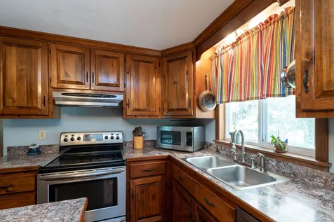 4 Royal Range Road Sandown NH 03873