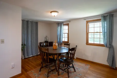 4 Royal Range Road Sandown NH 03873