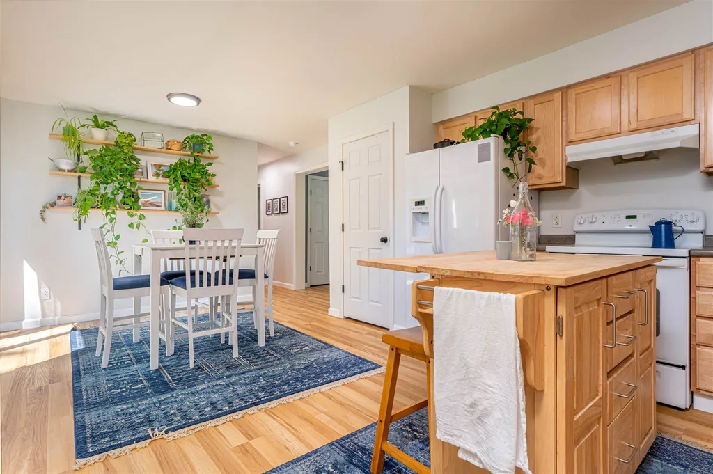 10 Greenbriar Drive Eliot ME 03903