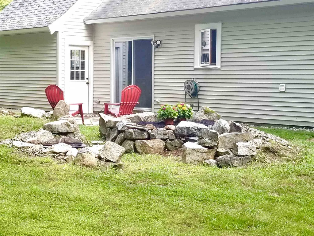 21 Knoll Road Wolfeboro NH 03894