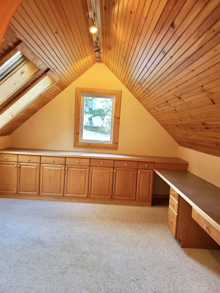 21 Knoll Road Wolfeboro NH 03894