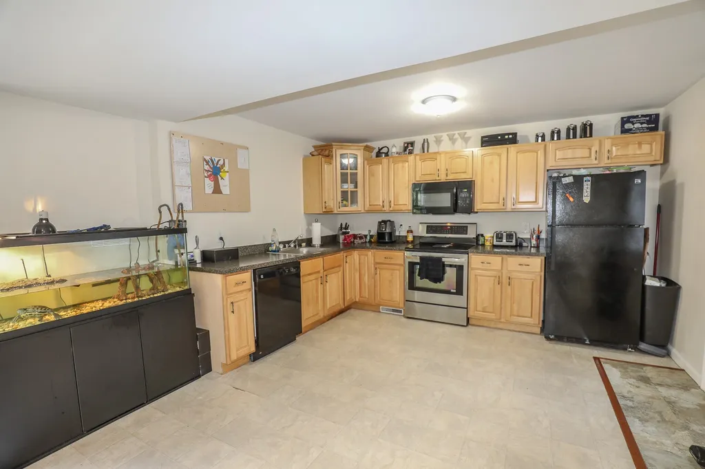 59 Elm Street Goffstown NH 03045