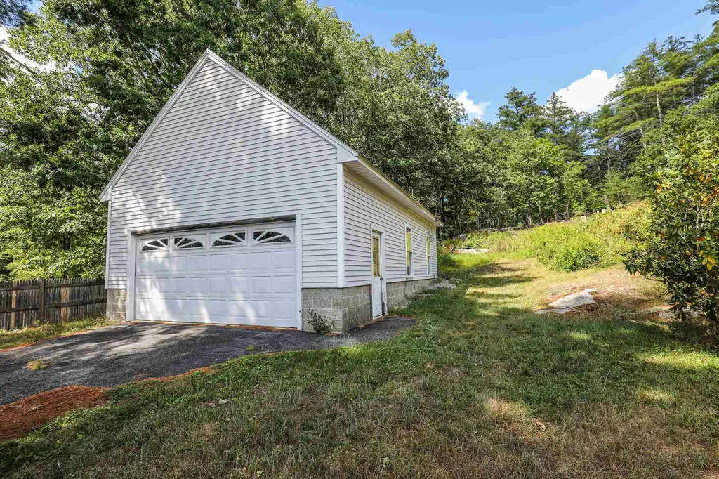 59 Elm Street Goffstown NH 03045