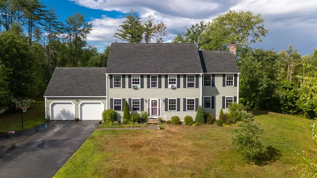 39 Bradford Circle Hillsborough NH 03244