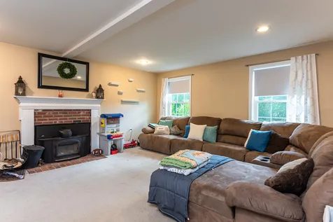 39 Bradford Circle Hillsborough NH 03244