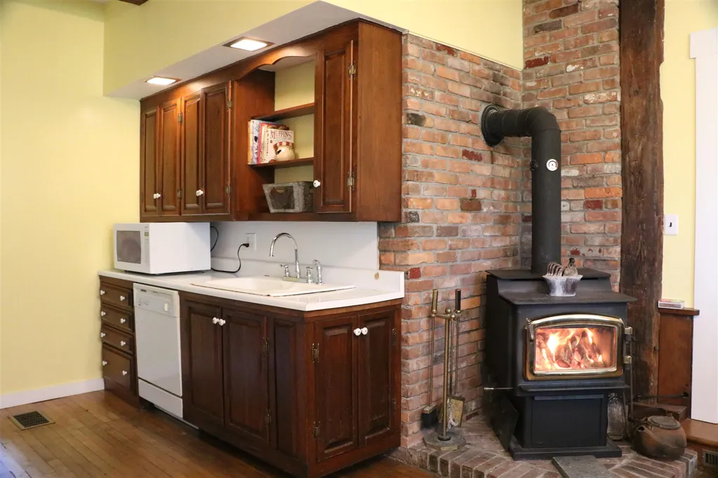 148 Otter Creek Highway New Haven VT 05472