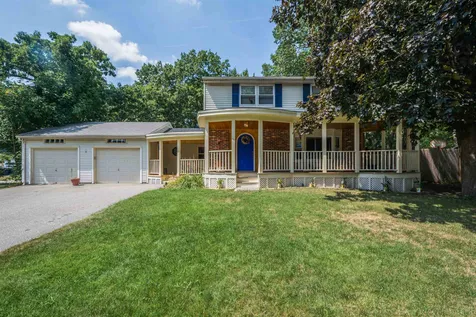 13 Nightingale Road Nashua NH 03062