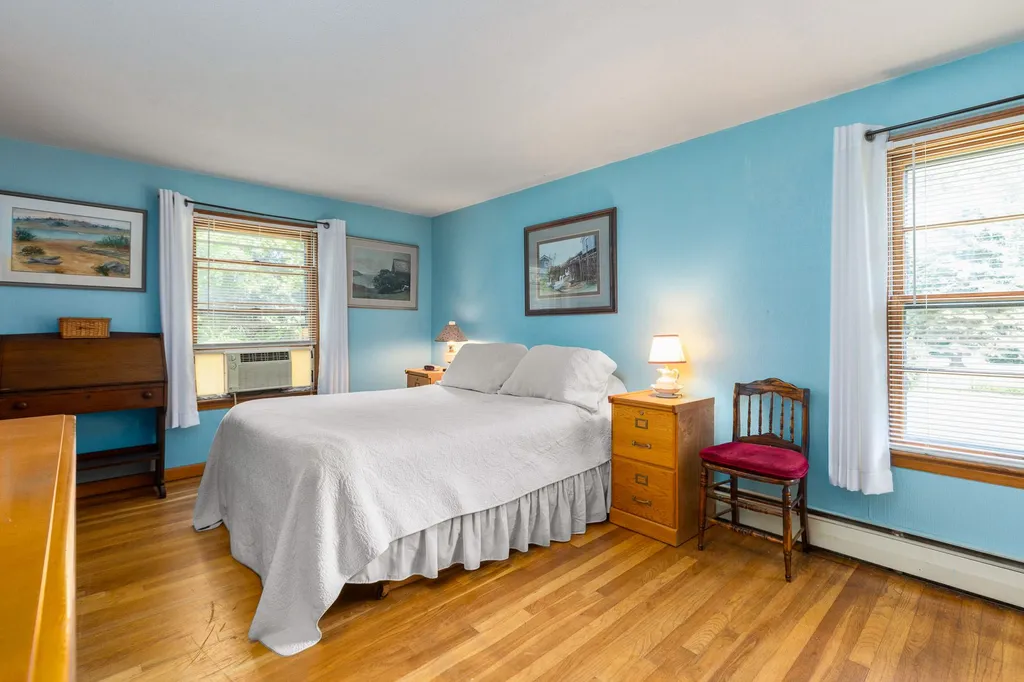 11 Woodlawn Avenue Hampton Falls NH 03844-2124