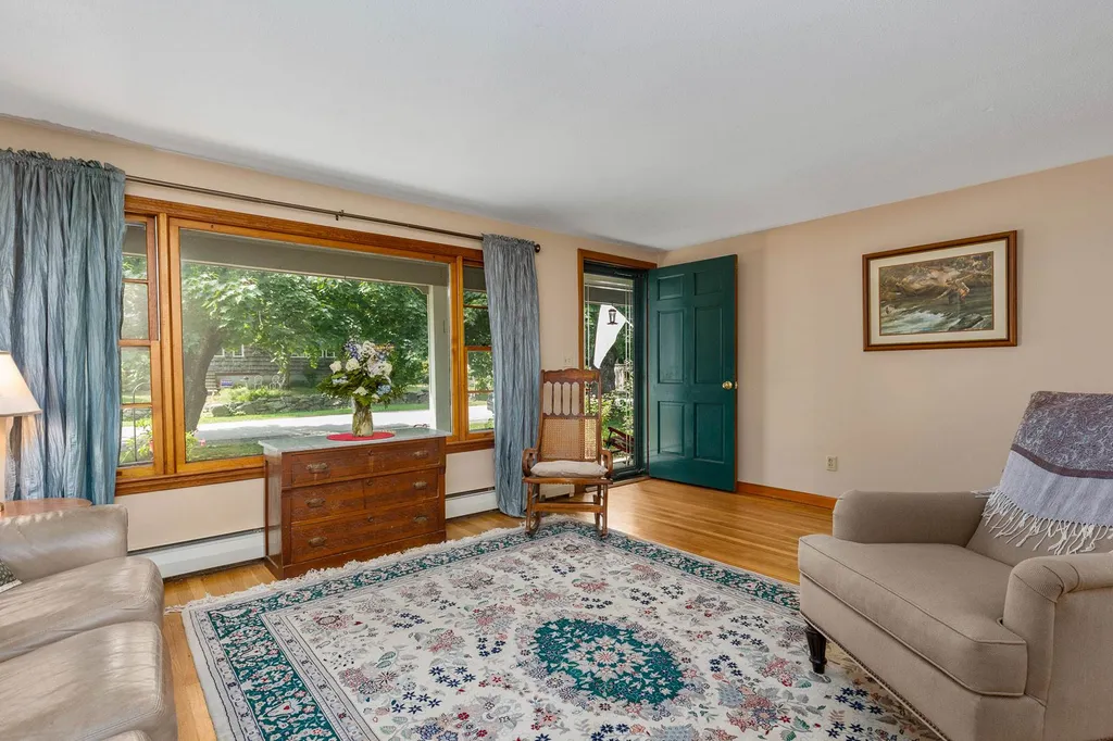 11 Woodlawn Avenue Hampton Falls NH 03844-2124