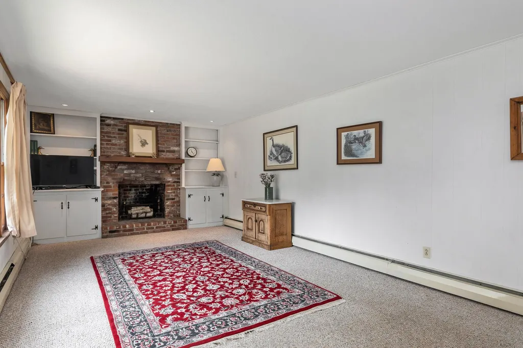 11 Woodlawn Avenue Hampton Falls NH 03844-2124