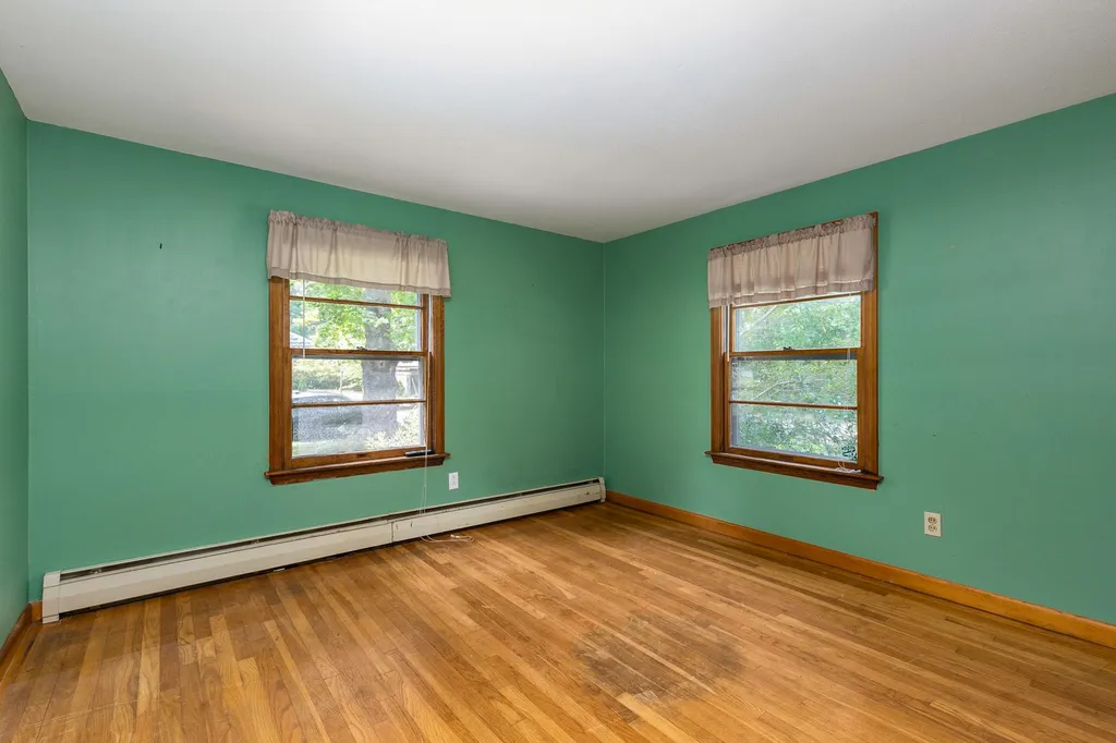 11 Woodlawn Avenue Hampton Falls NH 03844-2124