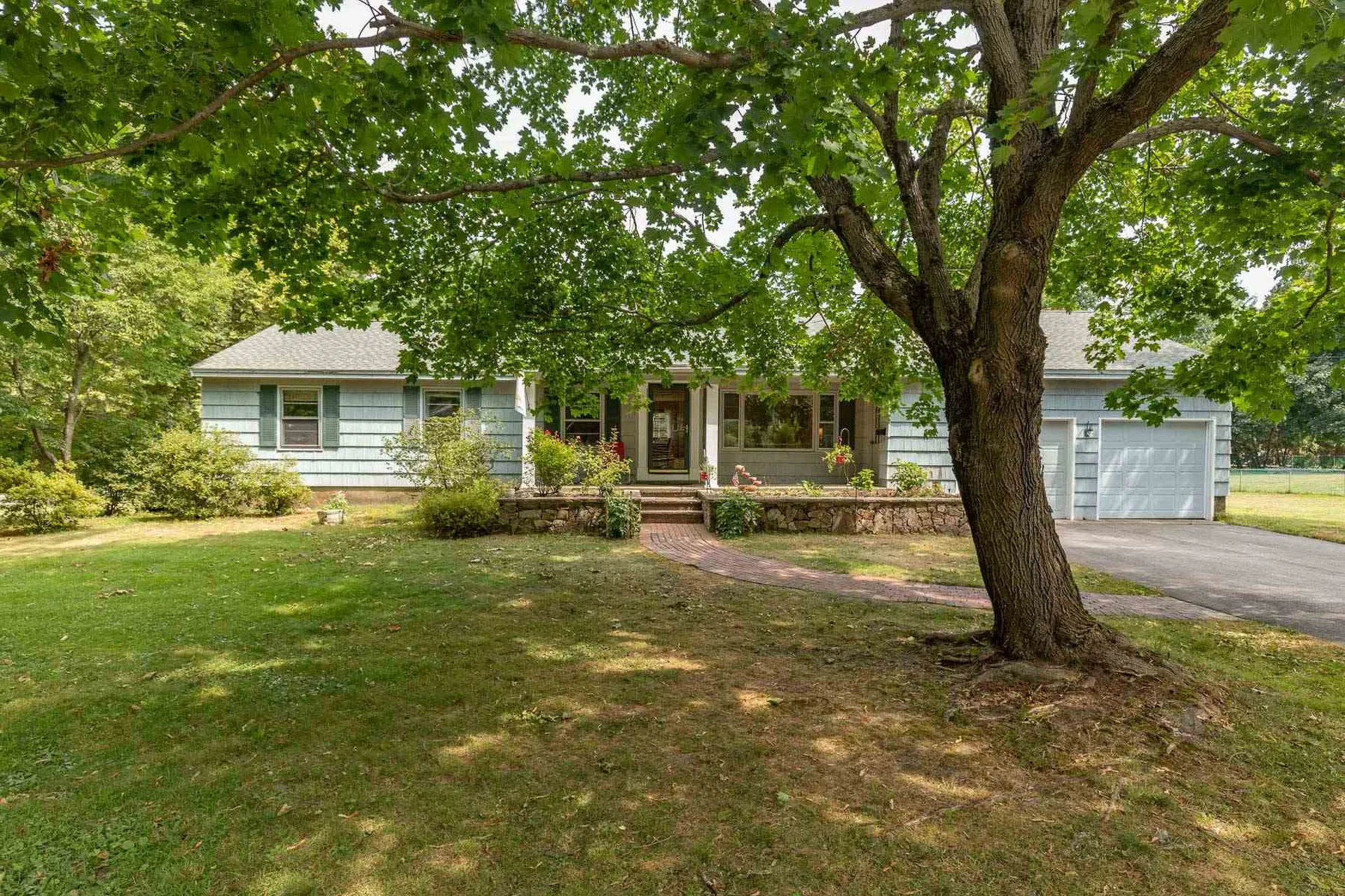 11 Woodlawn Avenue Hampton Falls NH 03844-2124