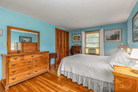 11 Woodlawn Avenue Hampton Falls NH 03844-2124
