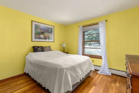 11 Woodlawn Avenue Hampton Falls NH 03844-2124