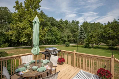 11 Woodlawn Avenue Hampton Falls NH 03844-2124
