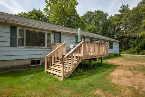 11 Woodlawn Avenue Hampton Falls NH 03844-2124