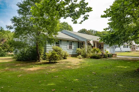11 Woodlawn Avenue Hampton Falls NH 03844-2124