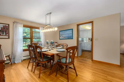 11 Woodlawn Avenue Hampton Falls NH 03844-2124