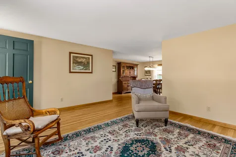 11 Woodlawn Avenue Hampton Falls NH 03844-2124