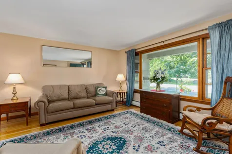 11 Woodlawn Avenue Hampton Falls NH 03844-2124