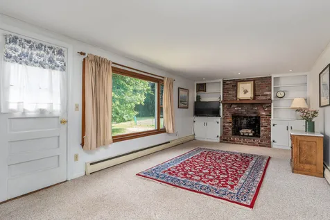 11 Woodlawn Avenue Hampton Falls NH 03844-2124