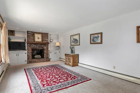 11 Woodlawn Avenue Hampton Falls NH 03844-2124