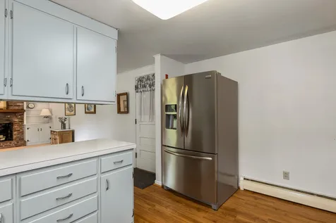 11 Woodlawn Avenue Hampton Falls NH 03844-2124