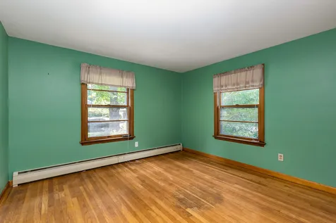 11 Woodlawn Avenue Hampton Falls NH 03844-2124