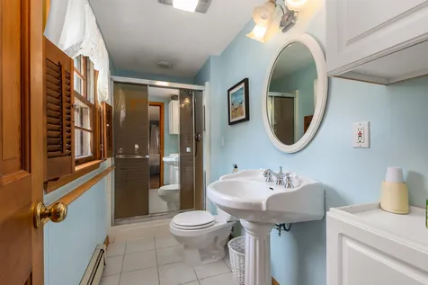 11 Woodlawn Avenue Hampton Falls NH 03844-2124