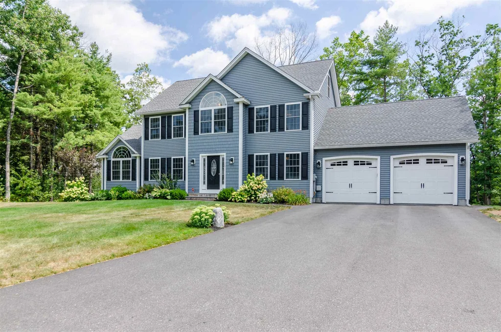 19 Brunswick Circle Pelham NH 03076