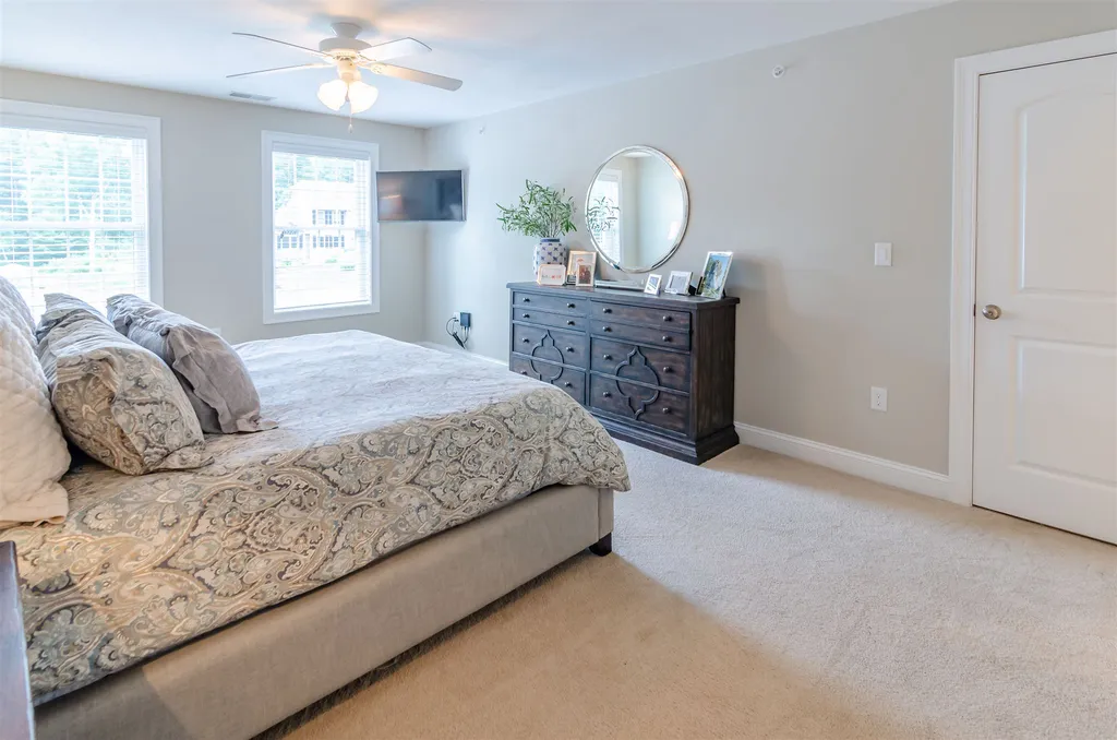 19 Brunswick Circle Pelham NH 03076