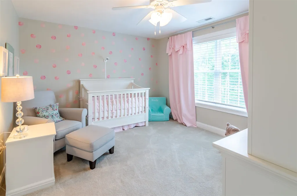 19 Brunswick Circle Pelham NH 03076
