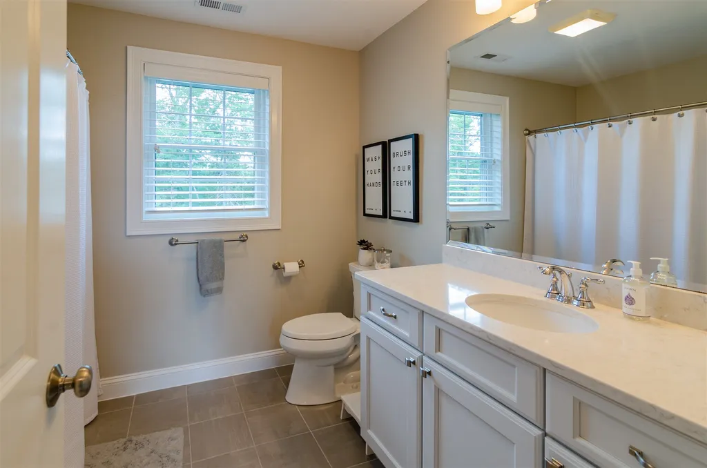 19 Brunswick Circle Pelham NH 03076