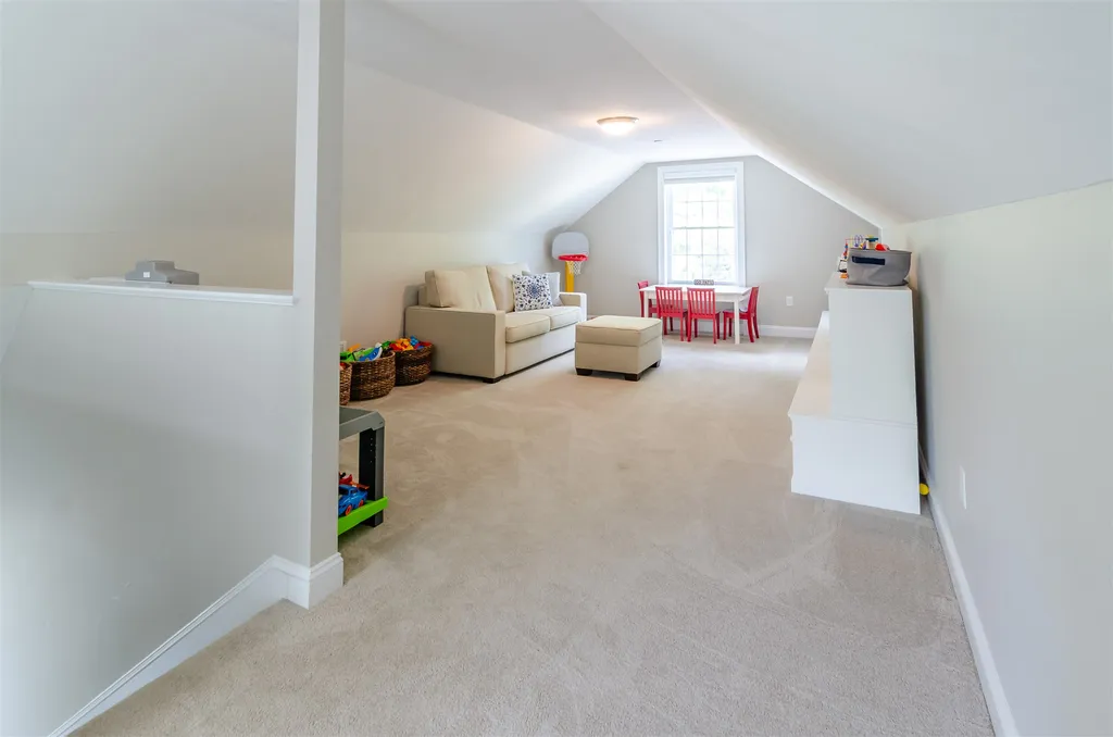 19 Brunswick Circle Pelham NH 03076