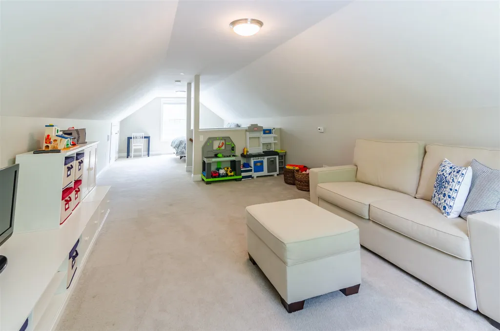 19 Brunswick Circle Pelham NH 03076
