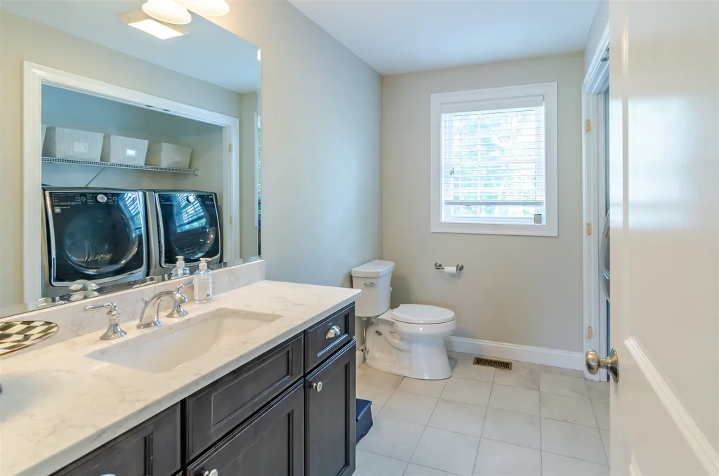 19 Brunswick Circle Pelham NH 03076