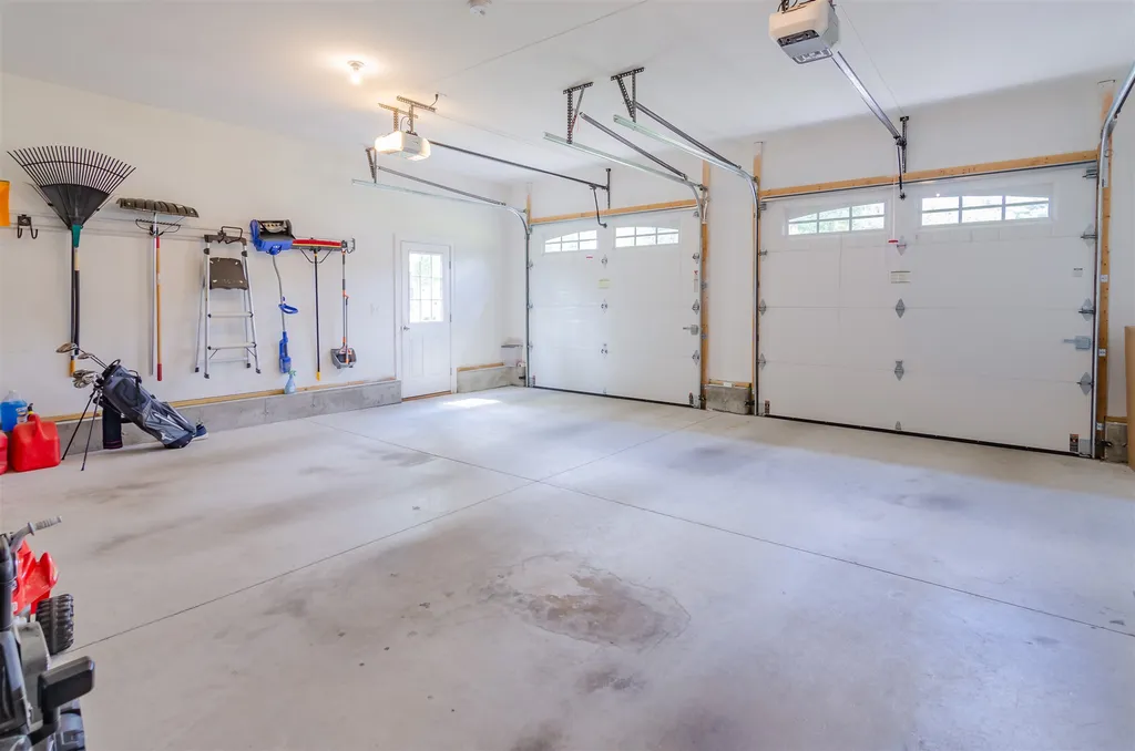 19 Brunswick Circle Pelham NH 03076