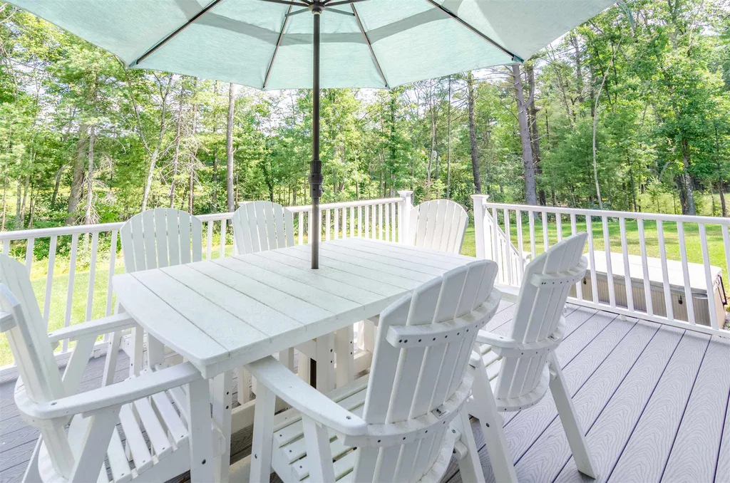 19 Brunswick Circle Pelham NH 03076