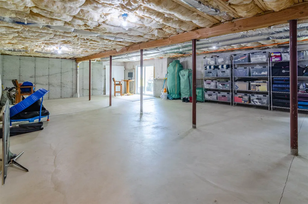 19 Brunswick Circle Pelham NH 03076