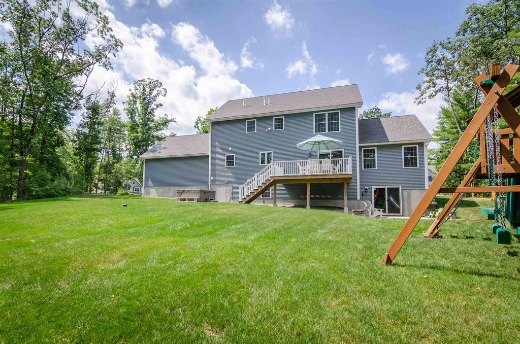 19 Brunswick Circle Pelham NH 03076