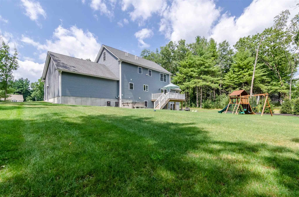 19 Brunswick Circle Pelham NH 03076