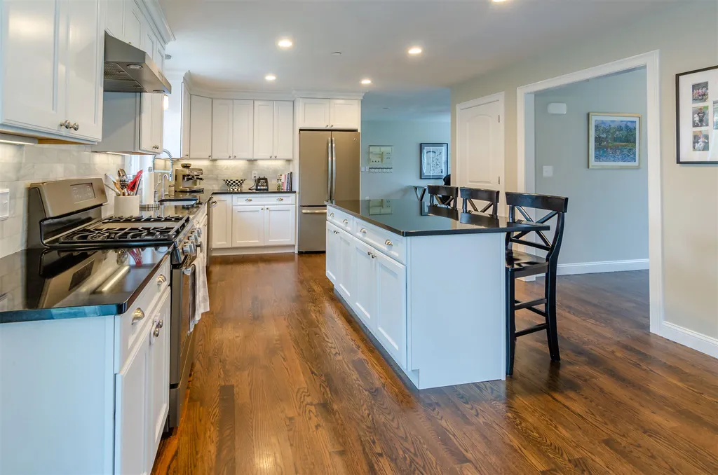 19 Brunswick Circle Pelham NH 03076